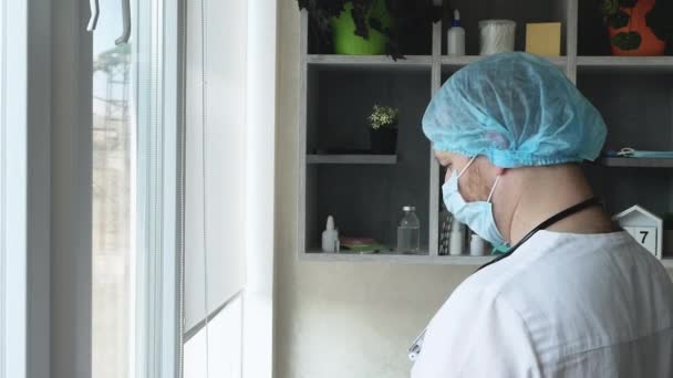 Dokter Kantor Radiografer Memeriksa Sinar Dari Paru Paru Seseorang Rumah — Stok Video