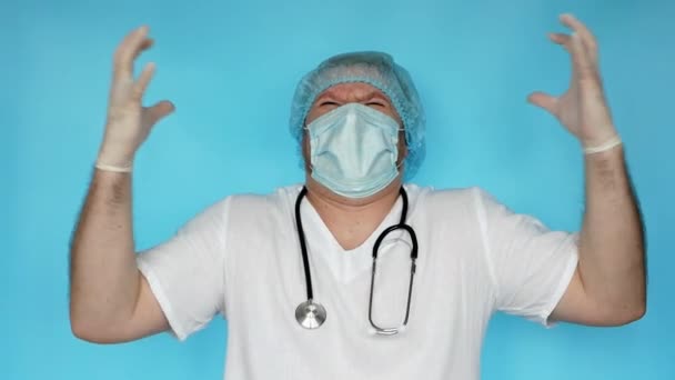 Docteur Prend Tête Avec Ses Mains Problème Médecin Démontre Souffrance — Video