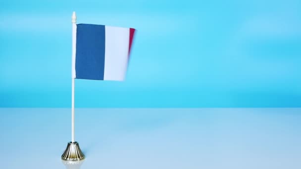Bandera Francesa Sobre Fondo Azul Bandera Francia Ondea Viento Bandera — Vídeos de Stock