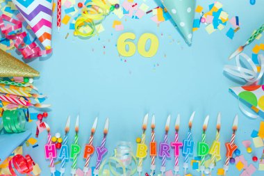 En iyi görüntü kartı 60 numara ile mutlu yıllar. Uzayı kopyala Kartpostallı tatil yıldönümü. Mutlu yıllar erkek metni için çok renkli arkaplan, pastel renklerde güzel süslemeleri olan bir rakam.