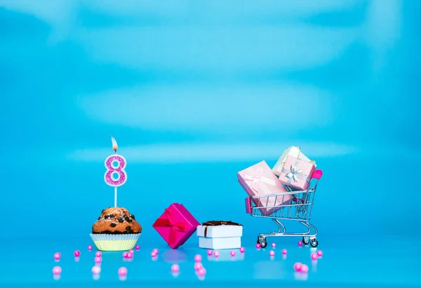 Творческая Открытка Днем Рождения Девушки Женщины Количеством Свечей Пироге Кексами — стоковое фото
