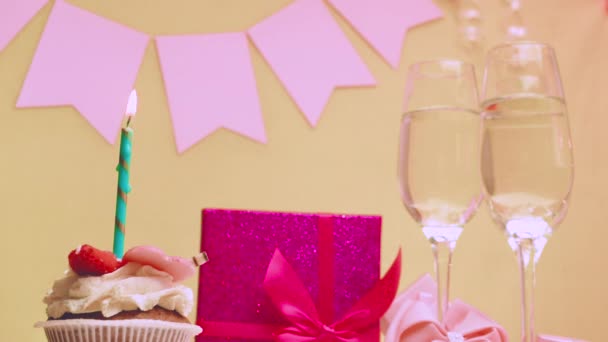 Date Naissance Une Fille Gâteau Aux Bougies Allumées Félicitations Pour — Video