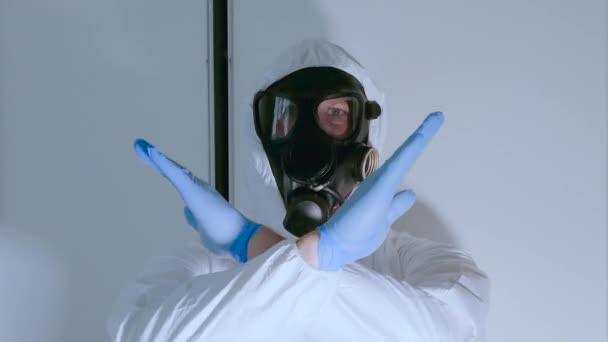 Protecção Contra Radiações Homem Fato Químico Com Uma Máscara Gás — Vídeo de Stock