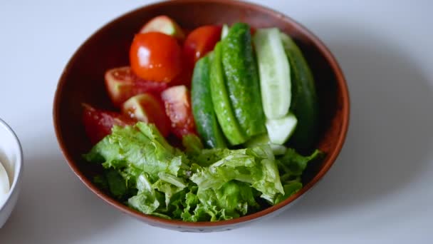 Mișcare Lentă Salată Apetisantă Fasole Fiartă Albus Salată Verde Farfurie — Videoclip de stoc