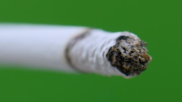 Close Smoldering Cigarette Green Background Soft Focus Chroma Key Smoking — Αρχείο Βίντεο