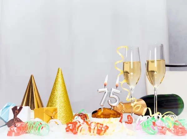 Дата Народження Святковий Фон Пляшкою Шампанського Святкове Шампанське Окулярах Подарунковими Стокове Зображення