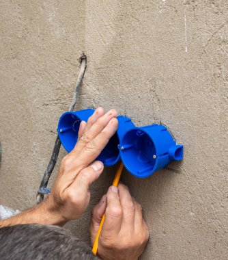 Soket kutusu duvarda, soket kutusu bina duvarında. Elektrik kurulumu