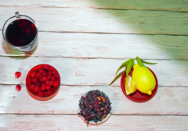 Kırmızı böğürtlen çayı, kırmızı çilek çayı. Naturopati, tıbbi şurup ya da tütsü. Homeopati. Grip içeceği