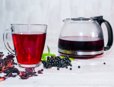 Kırmızı böğürtlen çayı, siyah mürver çayı. Naturopati, tıbbi şurup ya da tütsü. Bir içecekte böğürtlen ilacı. Homeopati.