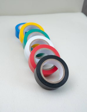 Yapışkan elektrik bandı, inşaat montaj bandı.