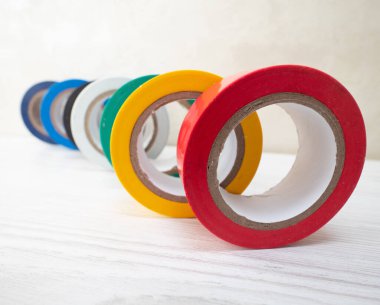 Yapışkan elektrik bandı, inşaat montaj bandı.