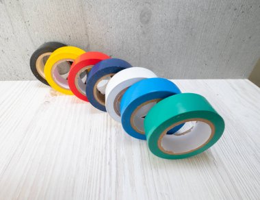 Yapışkan elektrik bandı, inşaat montaj bandı.