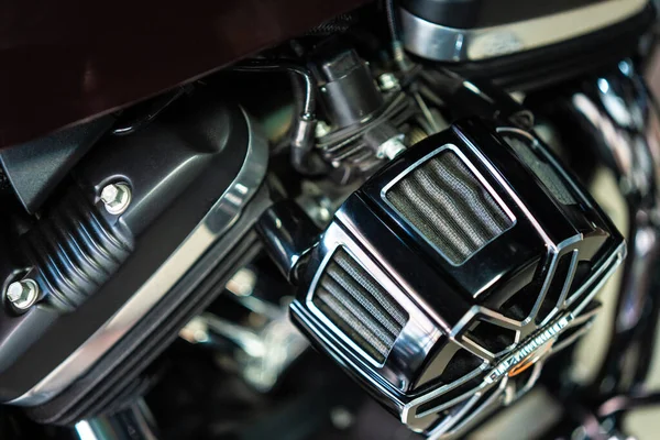 사이클 여과기를 닫으면 부드럽게 공기의 흐름을 오토바이 — 스톡 사진