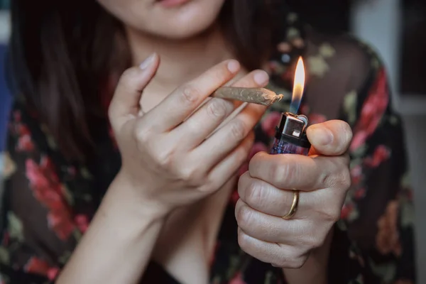 Women Preparing Lighting Cigarettes Marijuana Joint Lighter Cannabis Smoker Rolling — Stock Photo, Image