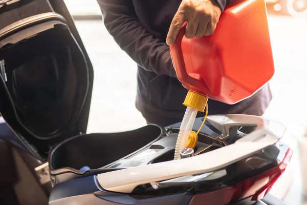 Man Fills Fuel Gas Tank Motorcycle Red Canister Plastic Fuel — Stockfoto