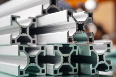 Alüminyum sistem profili, Alüminyum T-Slot Ekstrüzyon Profili masada, seçici odaklanma