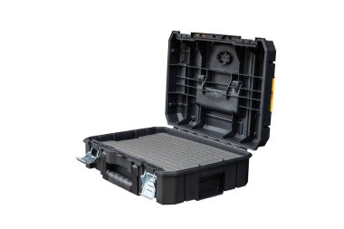 Ekipman ve aksesuarları korumak için polietilen köpük çarşaflı alet kutusu veya alet çantası, su geçirmez çalışma kutusu veya beyaz üzerine izole edilmiş plastik kutu ,