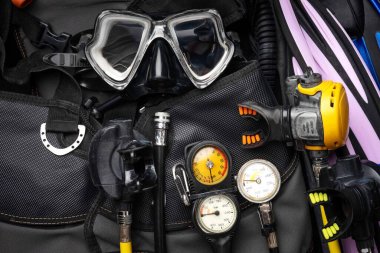 Bir Teknede Dalış için Dalış Aletleri, Dalgıç Aletleri, Scuba Fins, Düzenleyici Octopus, Derinlik Göstergesi, Dengeli Düzenleyici, Güç Enflasyonu, Dalış Maskesi ve Şnorkel, Dalış Dalışı Teknede Dalış Aracı