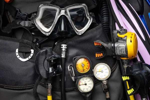 Bir Teknede Dalış için Dalış Aletleri, Dalgıç Aletleri, Scuba Fins, Düzenleyici Octopus, Derinlik Göstergesi, Dengeli Düzenleyici, Güç Enflasyonu, Dalış Maskesi ve Şnorkel, Dalış Dalışı Teknede Dalış Aracı