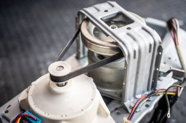 Üst yük çamaşır makineleri daha motorlu sürücü ve kemer, çamaşır makinesi onarım konsepti 