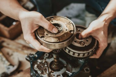 Motosiklet Motoru Yeniden İnşa, Motosiklet Tamircisi, şanzıman Tamiri, Garaj, Bakım ve Tamir Motosiklet Konsepti 