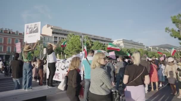 Manifestation Rue Nice France Avec Des Affiches Des Drapeaux Iraniens — Video