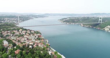 İstanbul, iki kıtayı birbirine bağlayan şehir.