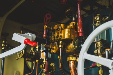 Bakır kontrol paneli Antika buhar treni kontrol bölgesinden