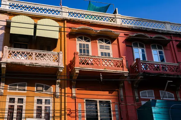 Bangkok, Bangkok 'un eski kesiminde yer alan kamu sokak binası, Tayland' daki kamu yollarından her yerde görülebilir..