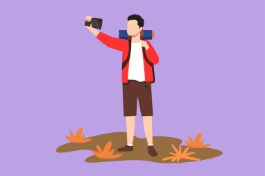 Grafik düz tasarım aktif bir adamın akıllı telefonuyla selfie çekmesini sağlıyor. Sırt çantalı seyahat eden erkek selfie çekiyor. Turizm doğası sırt çantası ya da yürüyüş logosu ikonu. Çizgi film biçimi vektör illüstrasyonu
