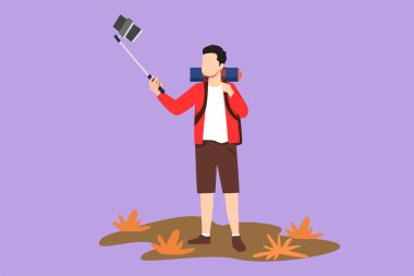 Selfie çubuğu ve sırt çantasıyla dağda yürüyüş yapan genç bir dağcının düz çizimi. Ekstrem spor seyahat doğa logosu, dağcı ayakta duruyor ve selfie yapıyor. Çizgi film tasarım vektör çizimi
