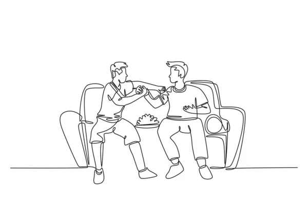 2人の若い男性サッカーファンクラブのシングル連続描画は サッカーの試合を見るためにソファーに座って握手します ハッピーサッカーファン ダイナミックワンライン描画グラフィックデザインベクターイラスト — ストックベクタ
