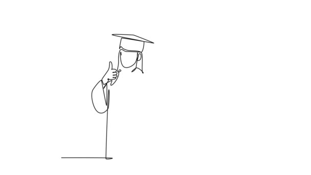 連続的なラインのアニメーションの自己描画は卒業証書のペーパーを保持する卒業制服を身に着けている若い幸せなカップルと女性の学生を描きます 教育について 全長シングルラインアニメーション — ストック動画