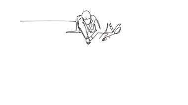 Animasyon halinde kendini çizen iş adamları ve iş kadınlarından oluşan üst düzey bir grup, iş toplantılarındaki başarılarını beşlik bir jestle kutluyor. Tam uzunluktaki tek çizgi canlandırması