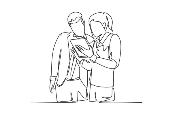 Tablet ekranına bakarken genç erkek ve kadın çalışanın şirket hedefi hakkında konuştuğu tek bir çizim. İş başarısı tartışması. Aralıksız çizgi çizimi tasarım grafik vektör çizimi