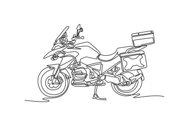 Modern garajda park edilmiş tek sıra halinde klasik lüks motosiklet turu. Macera ya da tatil için özel yapım motosiklet. Bir çizgi çizimi grafik tasarım vektör çizimi