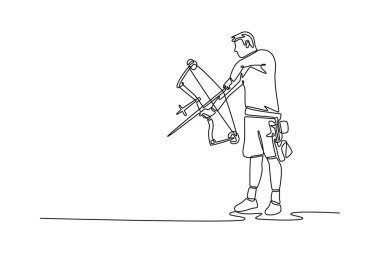 Aralıksız çizgi halinde ok ve yay tutan genç adam okçuluk sporuna atılmadan önce hazırlık anını yakalıyor. Tek çizgi çizimi tasarım vektörü grafik çizimi