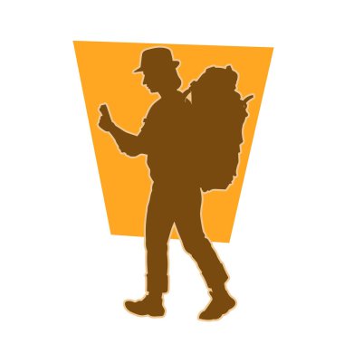 Sırt çantası haritalı bir turist. Seyahat ederken konum haritasında sırt çantalı arama yönü