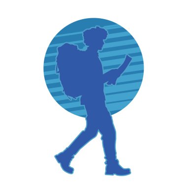 Sırt çantası haritalı bir turist. Seyahat ederken konum haritasında sırt çantalı arama yönü