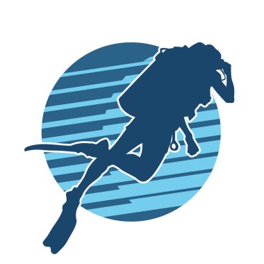 Tüple dalış yapan bir erkeğin silueti.