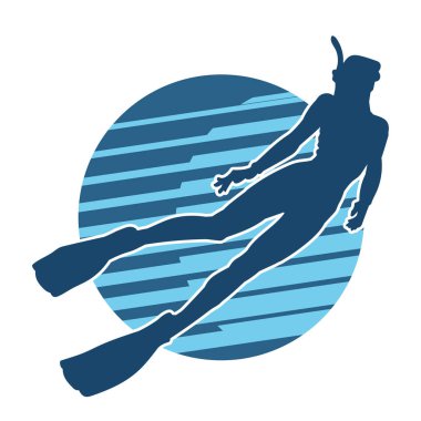 Sualtında şnorkelle yüzen bir kadının silueti. Şnorkel dalışı yapan bir kadının silüeti.