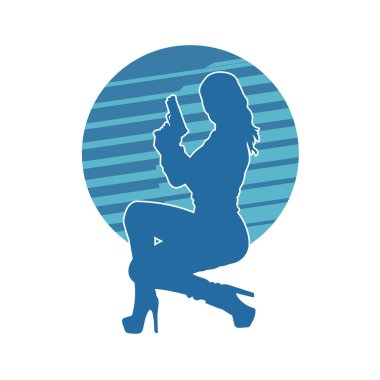 Tabanca tutan baştan çıkarıcı bir kadının silüeti. Femme fatale silueti. Kadın bir dedektifin silueti..