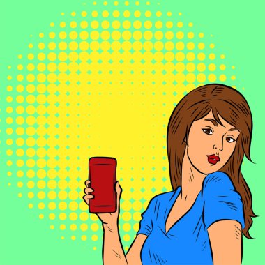 Cep telefonu cihazını tutan ve ekranını gösteren bir kadının resmi. Retro çizgi roman tarzı pop sanat vektöründe akıllı telefon cihazı olan bir kadının canlandırması.