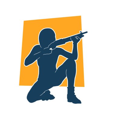 Makineli tüfekli bir kadın savaşçının silueti. Kadın bir siluet, otomatik ateşli silahla poz veriyor..