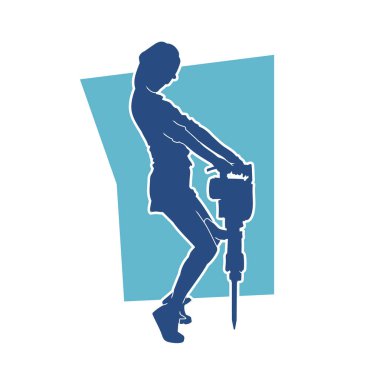 Makineli elektrikli matkap taşıyan kadın bir inşaat işçisinin silueti. Elektrikli matkap tutan bir kadın inşaatçının silueti..