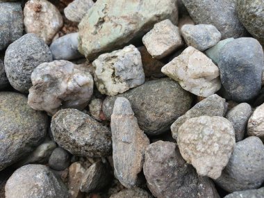 Doğal arkaplan için taş çakıl taşlarının fotoğrafını kapat.