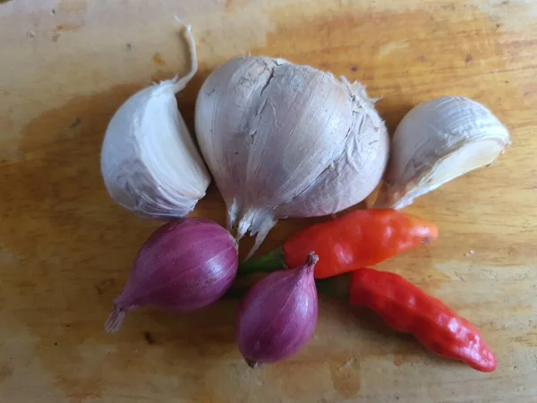 Gewürzzutaten Oder Geschmacksstoffe Für Küchenrezepte Weißer Knoblauch Chili Und Rote — Stockfoto