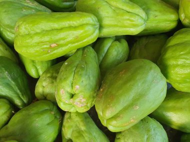 Yeşil derili kabak ya da kabak meyveli sebzeleri kapatın..