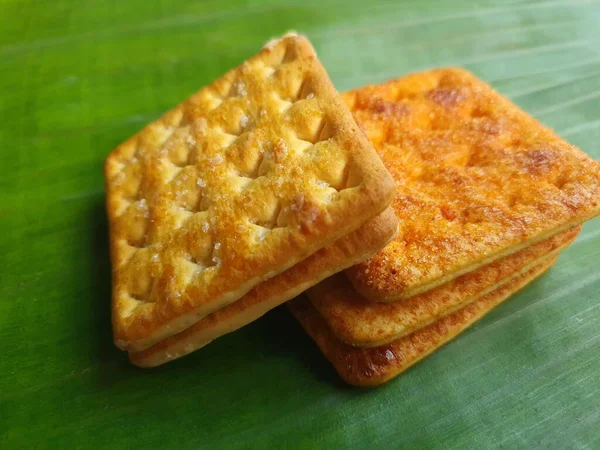 Close View Assorted Crackers Snack Biscuit Fresh Green Leaf Surface — Stock Photo, Image