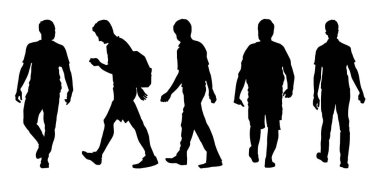 Kalabalık yürüyen insanların silueti. Sıradan kıyafetli adamların silueti..